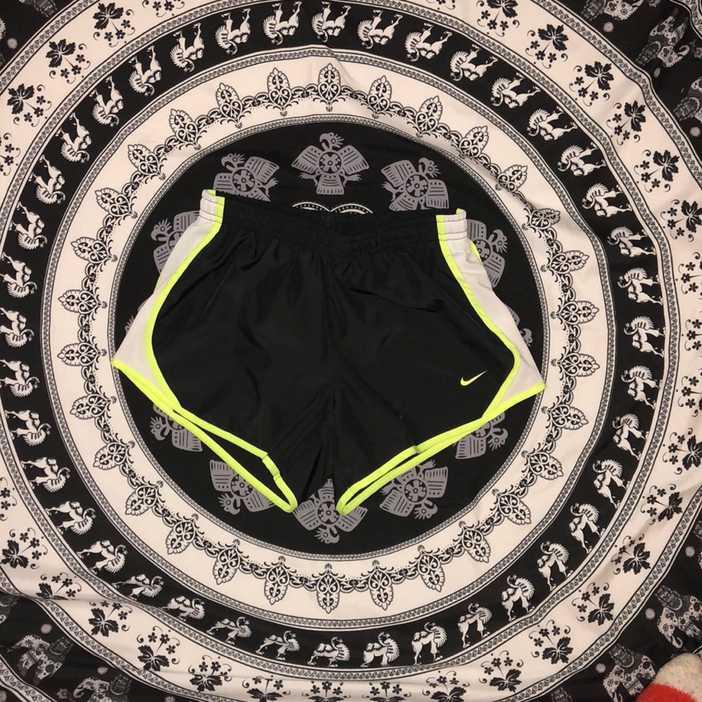 Grey and Neon Yellow Nike Shorts! KIDS MEDIUM